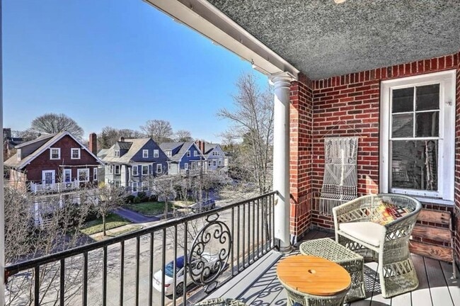 Building Photo - 160 Irving Ave