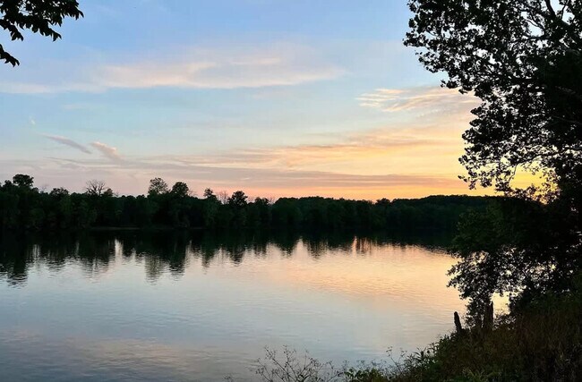 Building Photo - 54 River Dr