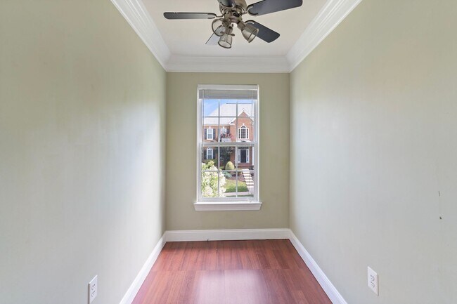 Building Photo - Spacious Home in Port Potomac