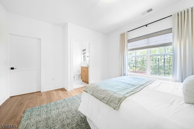 Building Photo - 20 Encampment Court