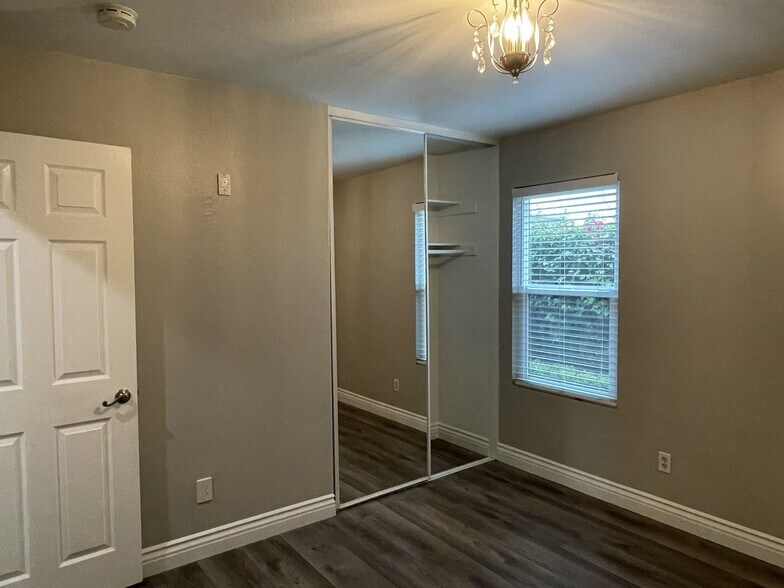Building Photo - 4704 Penrose Ave