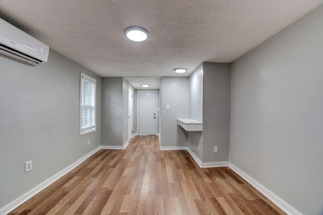 Building Photo - S Trenton Ave Triplex