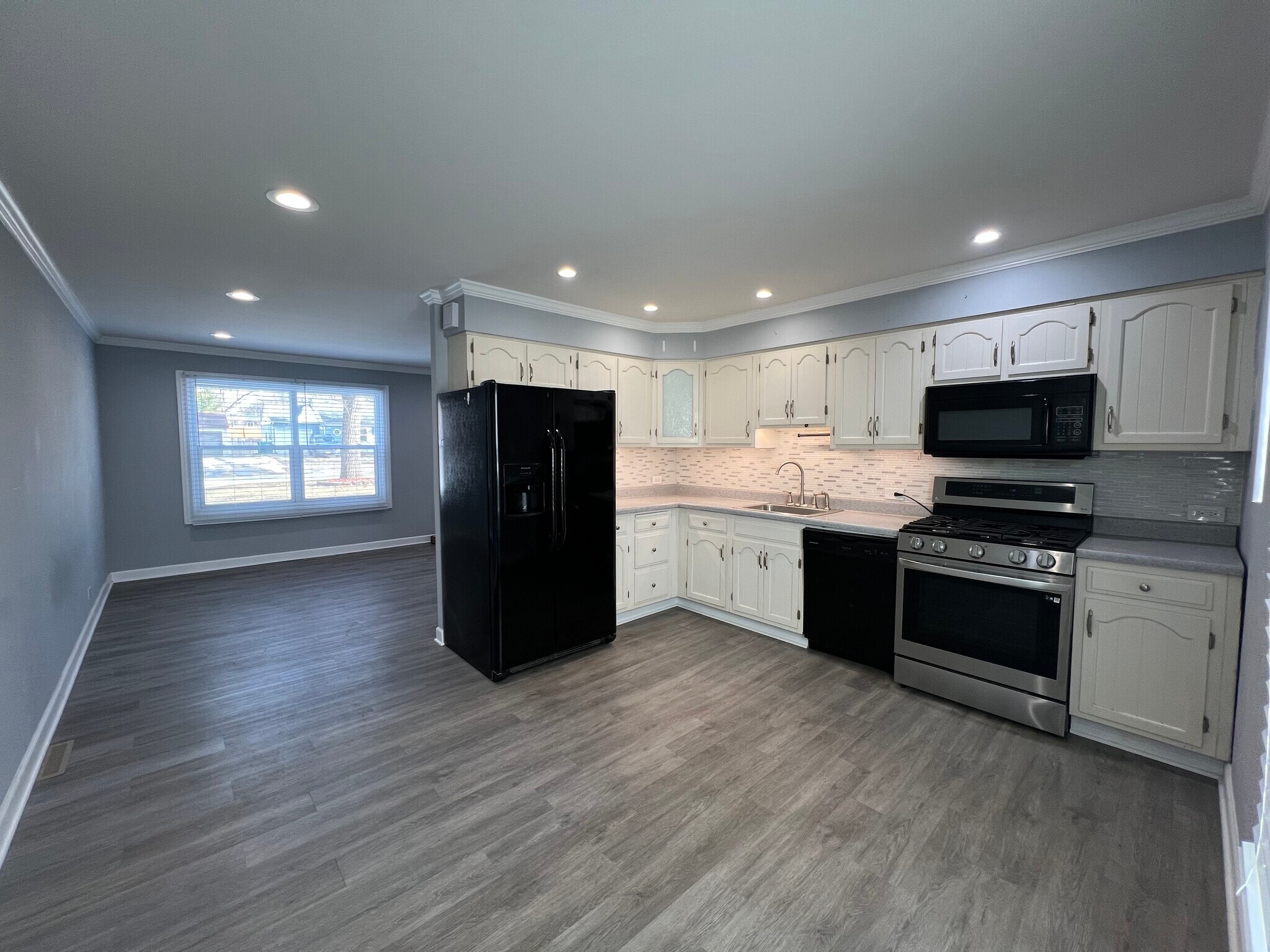 Building Photo - 206 Raupp Blvd