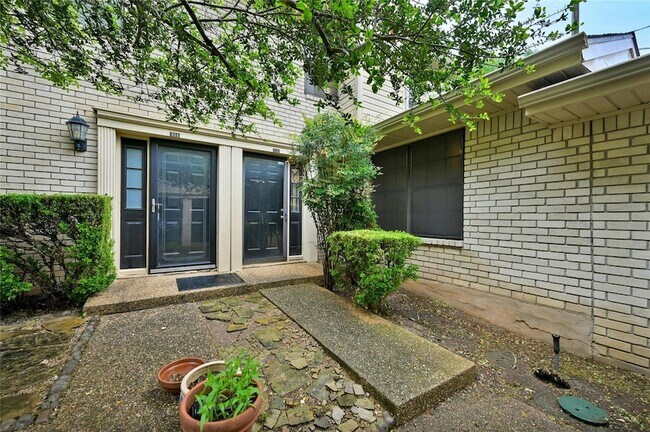 Building Photo - 8400 Jamestown Dr