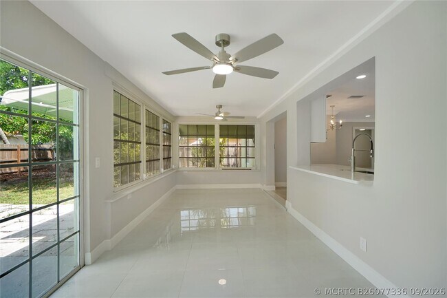 Building Photo - 917 SE 15th Ct