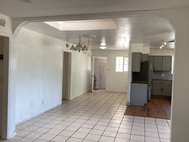 Building Photo - 4761 E Richert Ave