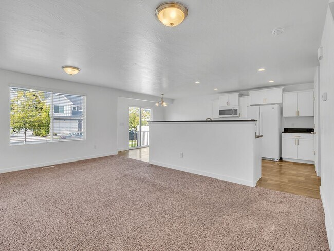 Building Photo - Ken-98 E Harmony Ct Saratoga Springs, UT 84045