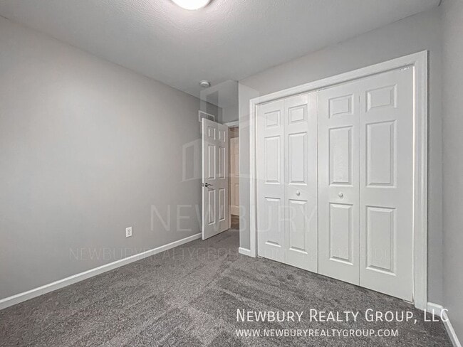 Building Photo - 135 Banksville Pl