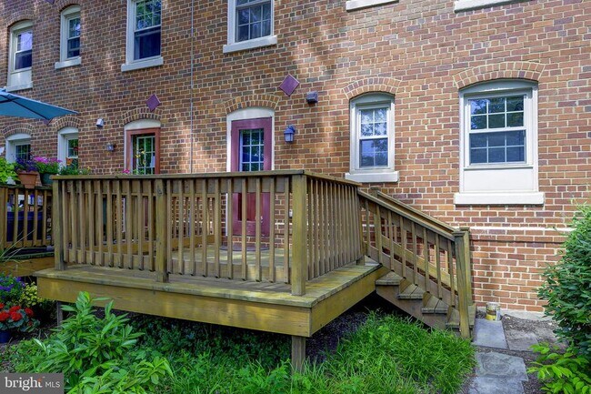 Building Photo - 1403 E Abingdon Dr