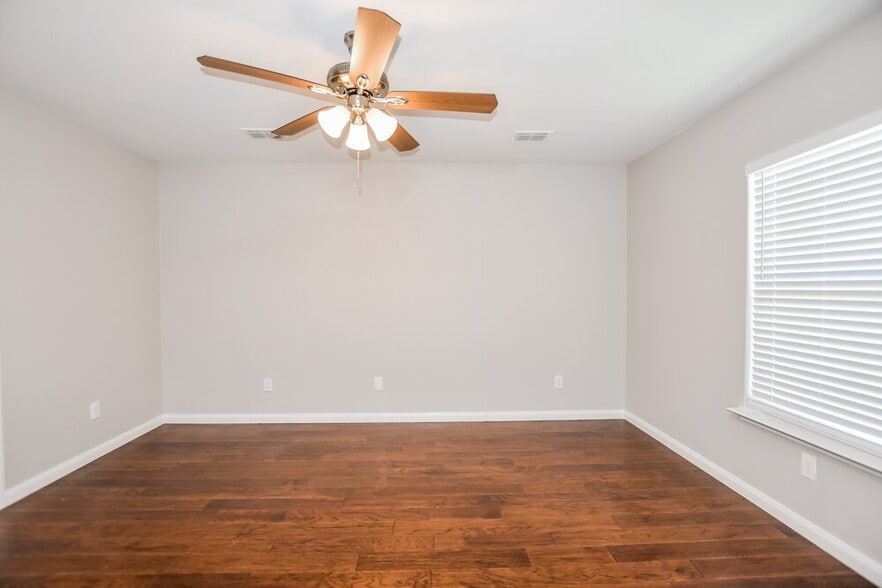 Building Photo - 3006 Flowering Springs Dr