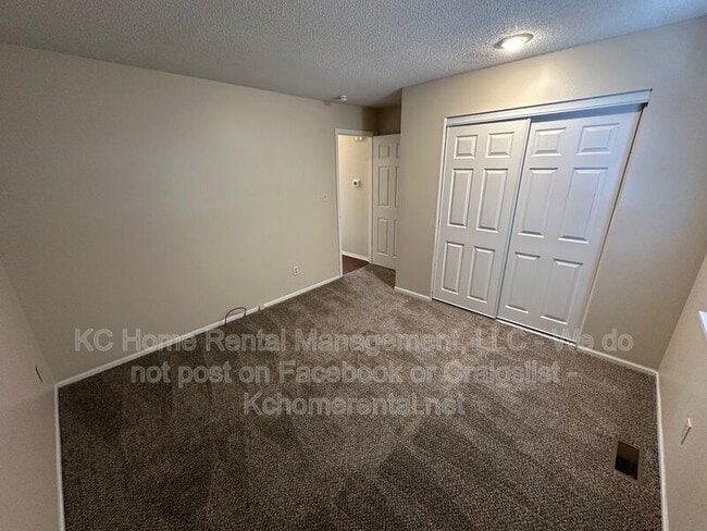 Building Photo - 3910 SW 8th Ter