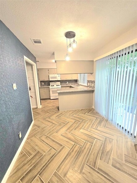 Building Photo - 1417 Hyridge Cir