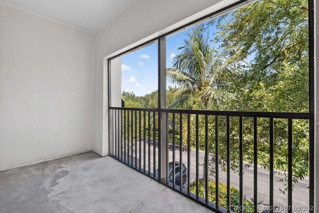 Building Photo - 3022 Alcazar Pl