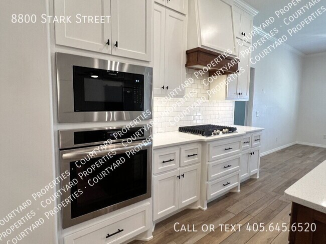 Building Photo - 8800 Stark St