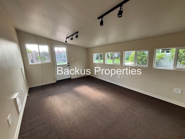 Building Photo - Wonderful Home in South Salinas