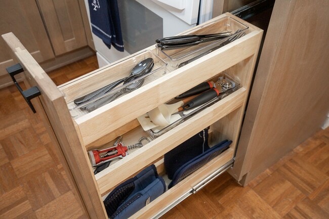 Building Photo - 3 BED 1 BATH SINGLE FAMILY HOME IN BEAUTIFUL LAKEWOOD!