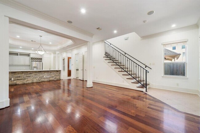 Building Photo - 6115 Hamman St