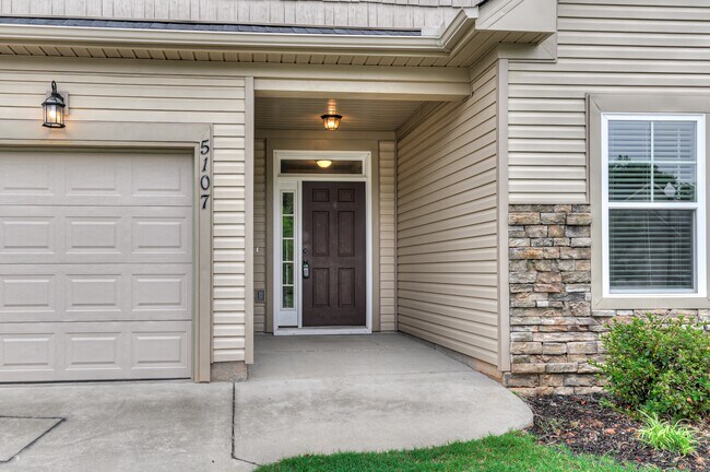 Building Photo - 5107 Heathbrook Dr