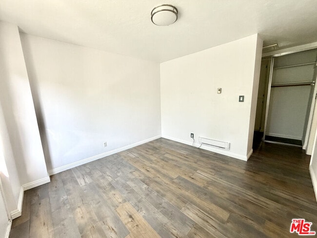 Building Photo - 250 Linden Ave