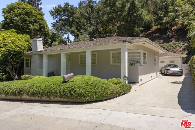Building Photo - 10630 Somma Way