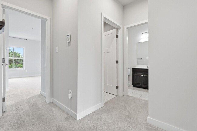 Building Photo - 5714 Richmanor Terrace