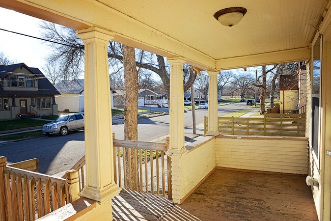 Building Photo - 814 2nd Ave NW