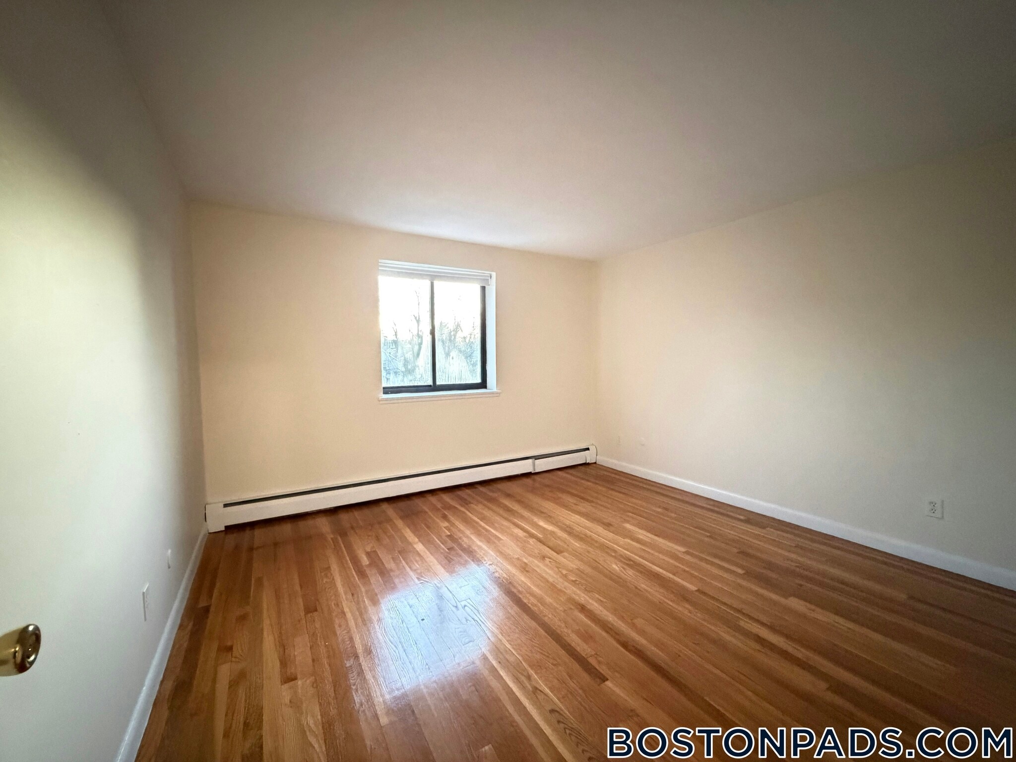 Building Photo - 122 Dustin St