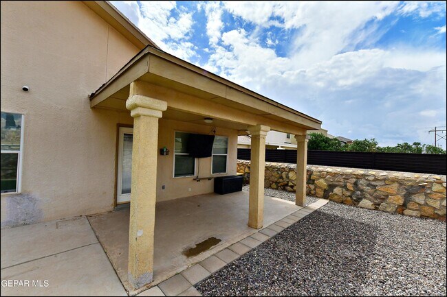 Building Photo - 10937 Northview Dr