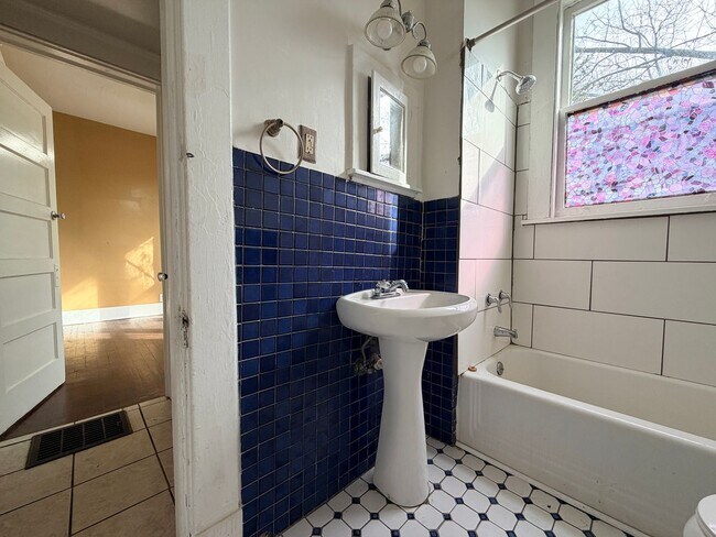 Building Photo - 1283 Harbert Ave