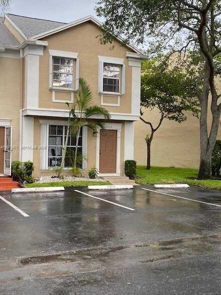 Building Photo - 2864 S Cambridge Ln