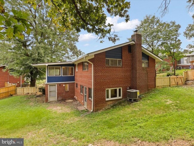 Building Photo - 5600 Bristol Ct
