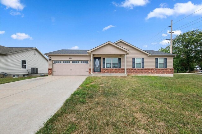 Primary Photo - 101 Shadow Pointe Dr
