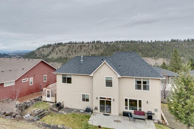 Building Photo - 815 W Willapa Ave