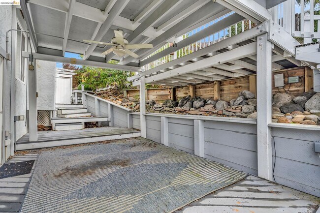 Building Photo - 909 Halite Way