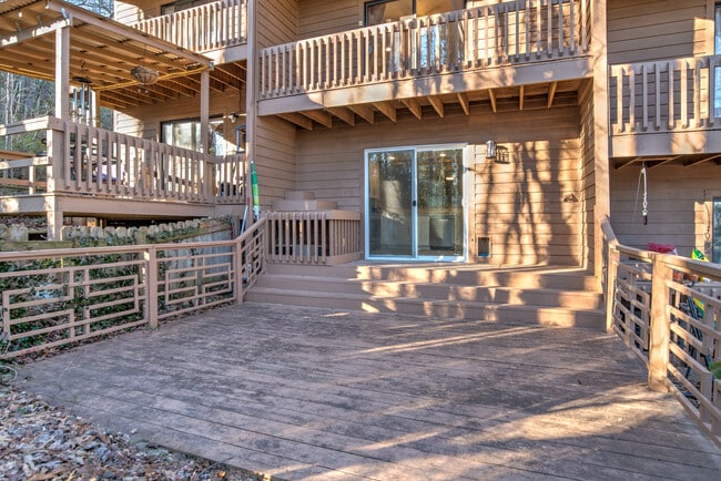 Building Photo - 203 Buck Cove Terrace