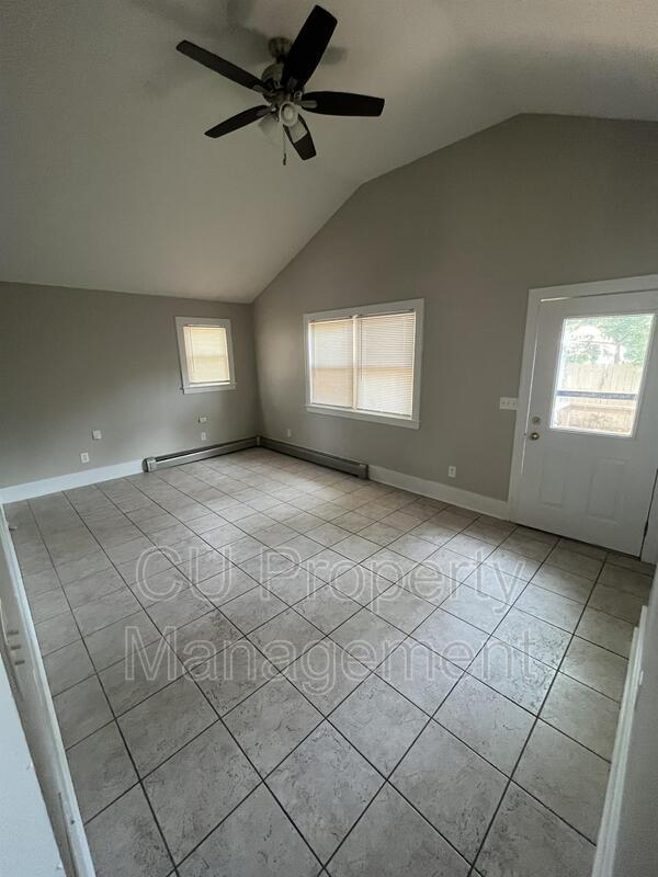 Building Photo - 508 N Fair St
