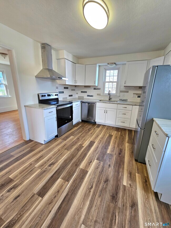 Building Photo - 2071 Middletown Ave