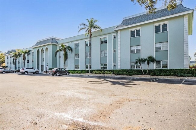 Building Photo - 1706 Belleair Forest Dr