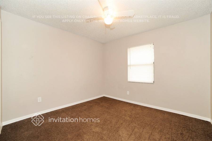 Building Photo - 2324 Fulton Way SW