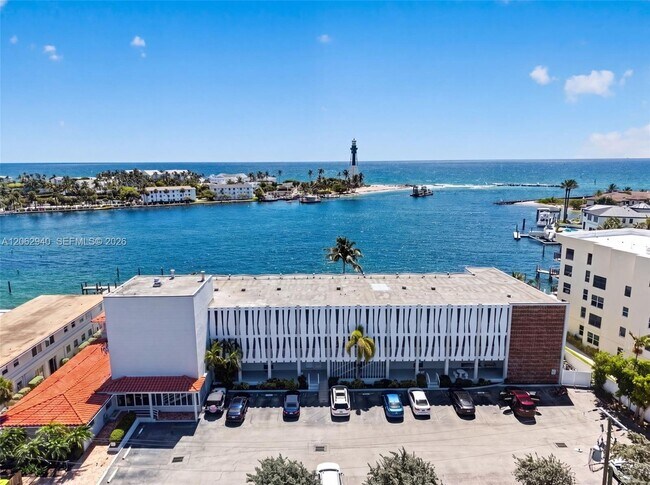 Building Photo - 2508 Bay Dr