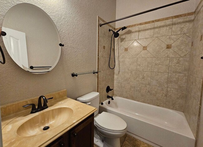 Building Photo - RENT REDUCTION & AVAILABLE FOR MOVE-IN NOW!