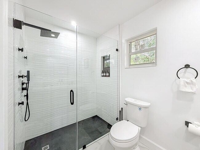 Building Photo - 635 Kingbird Cir