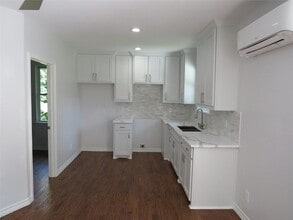 Building Photo - 818 Thomas St