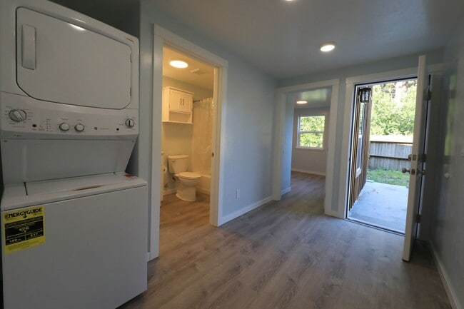 Building Photo - 287-247 S Westhaven Dr