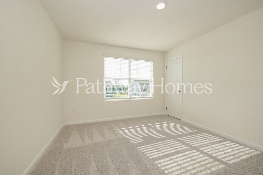 Building Photo - 1052 Large Poppy Dr