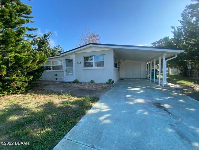 Building Photo - 114 Essex Dr