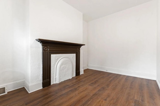 Building Photo - MOVE IN SPECIAL! SCORE HALF OFF 1ST MONTH'...