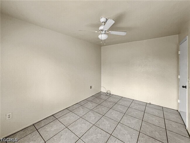 Building Photo - 2239 Iris Way