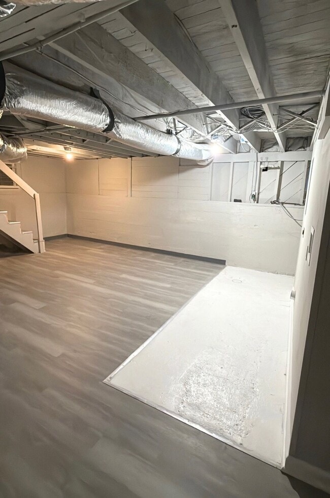 Building Photo - Arcade Ave.