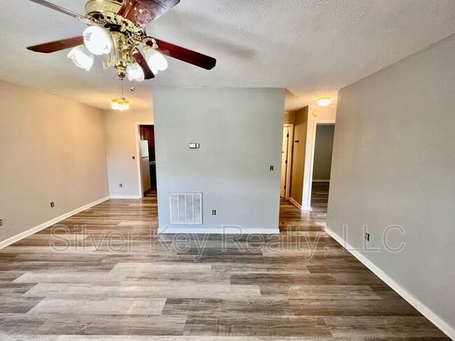 Building Photo - 210 Chota Vw